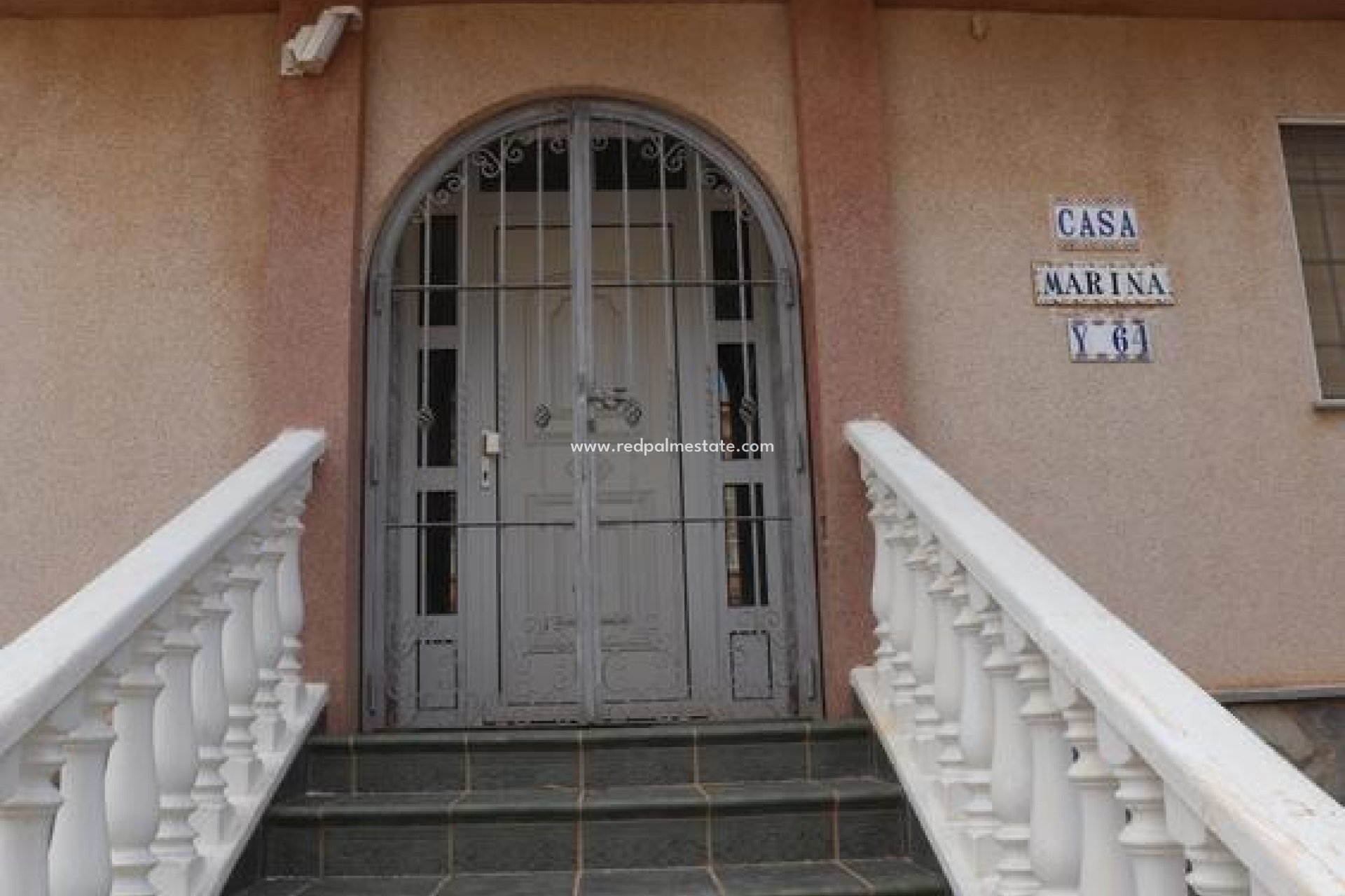 Videresalg - Villa -
La Manga - Km 17