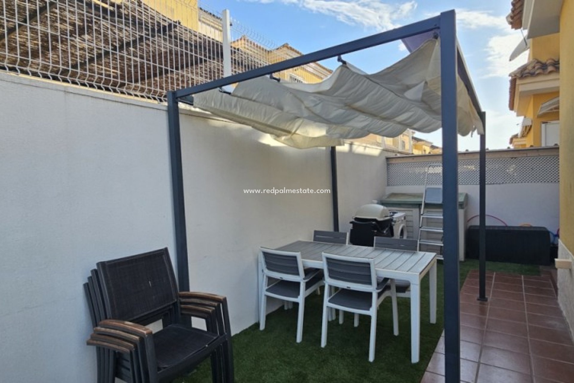 Videresalg - Villa -
Lo Crispin