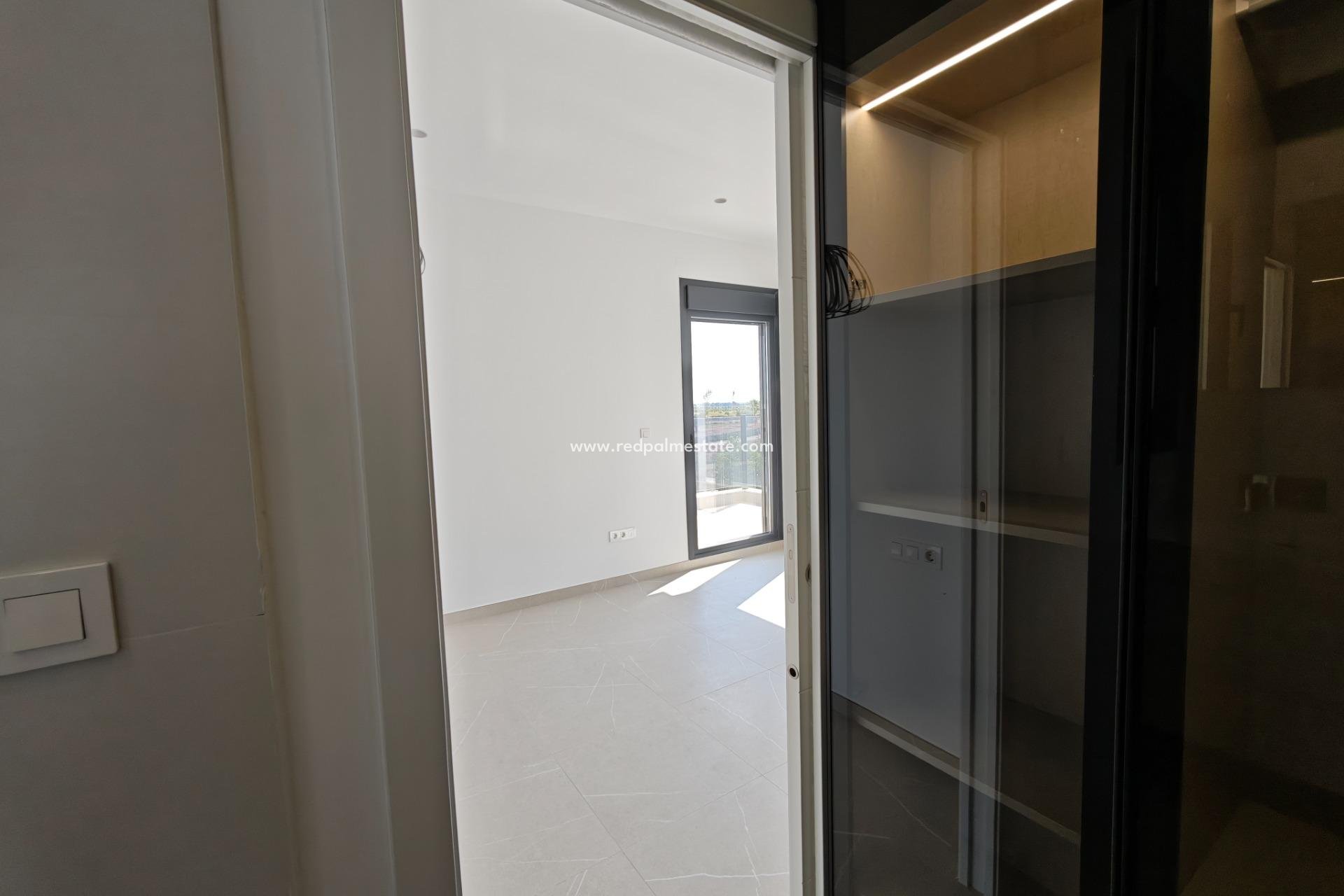 Videresalg - Villa -
Los Alczares - Santa Rosalia