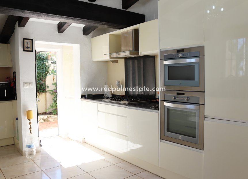 Videresalg - Villa -
Orba - Inland