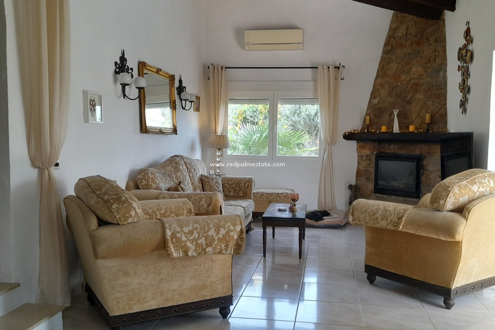 Videresalg - Villa -
Orba - Inland