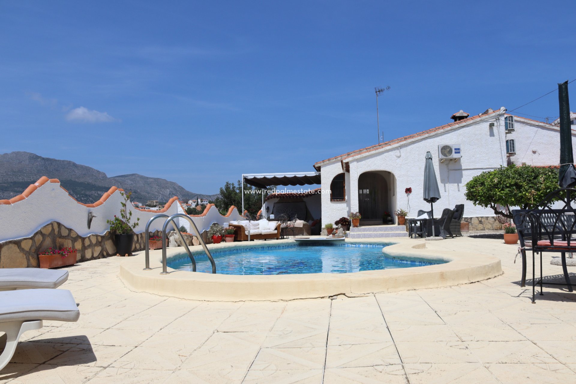 Videresalg - Villa -
Orba - Inland