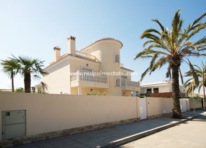 Videresalg - Villa -
Orihuela Costa - Cabo Roig