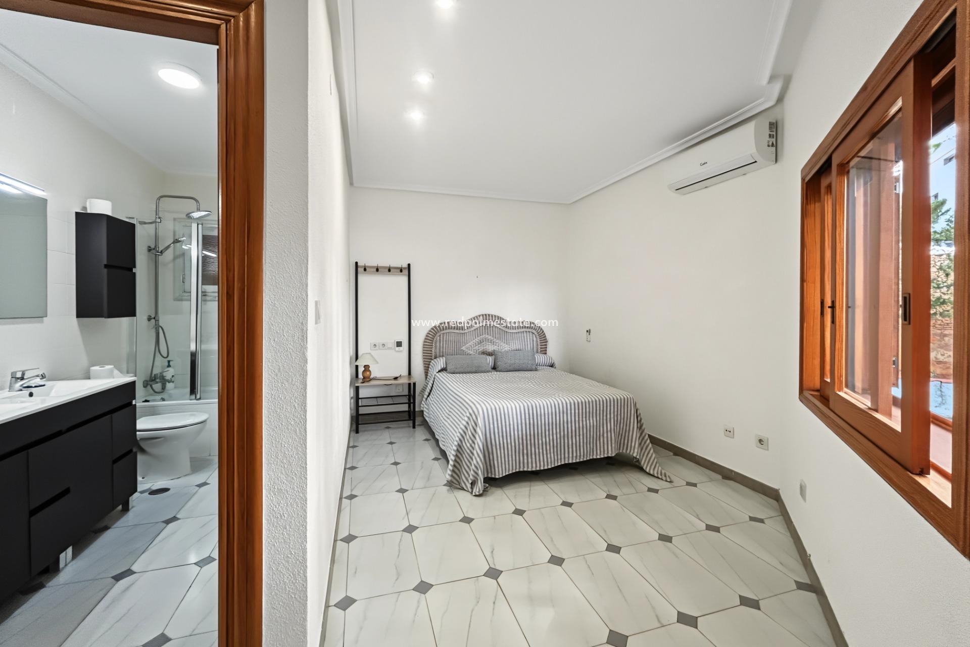 Videresalg - Villa -
Orihuela Costa - Campoamor