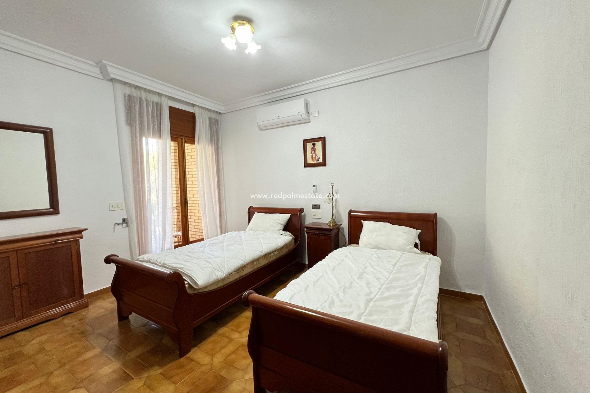 Videresalg - Villa -
Orihuela Costa - Campoamor