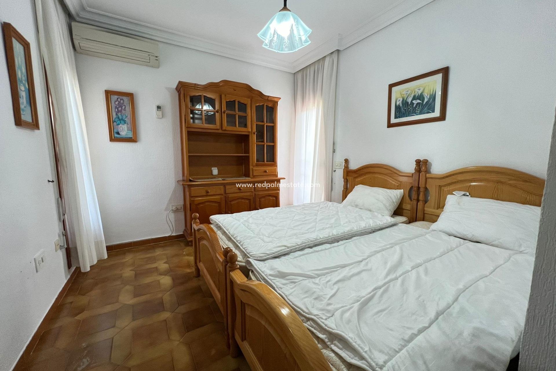 Videresalg - Villa -
Orihuela Costa - Campoamor