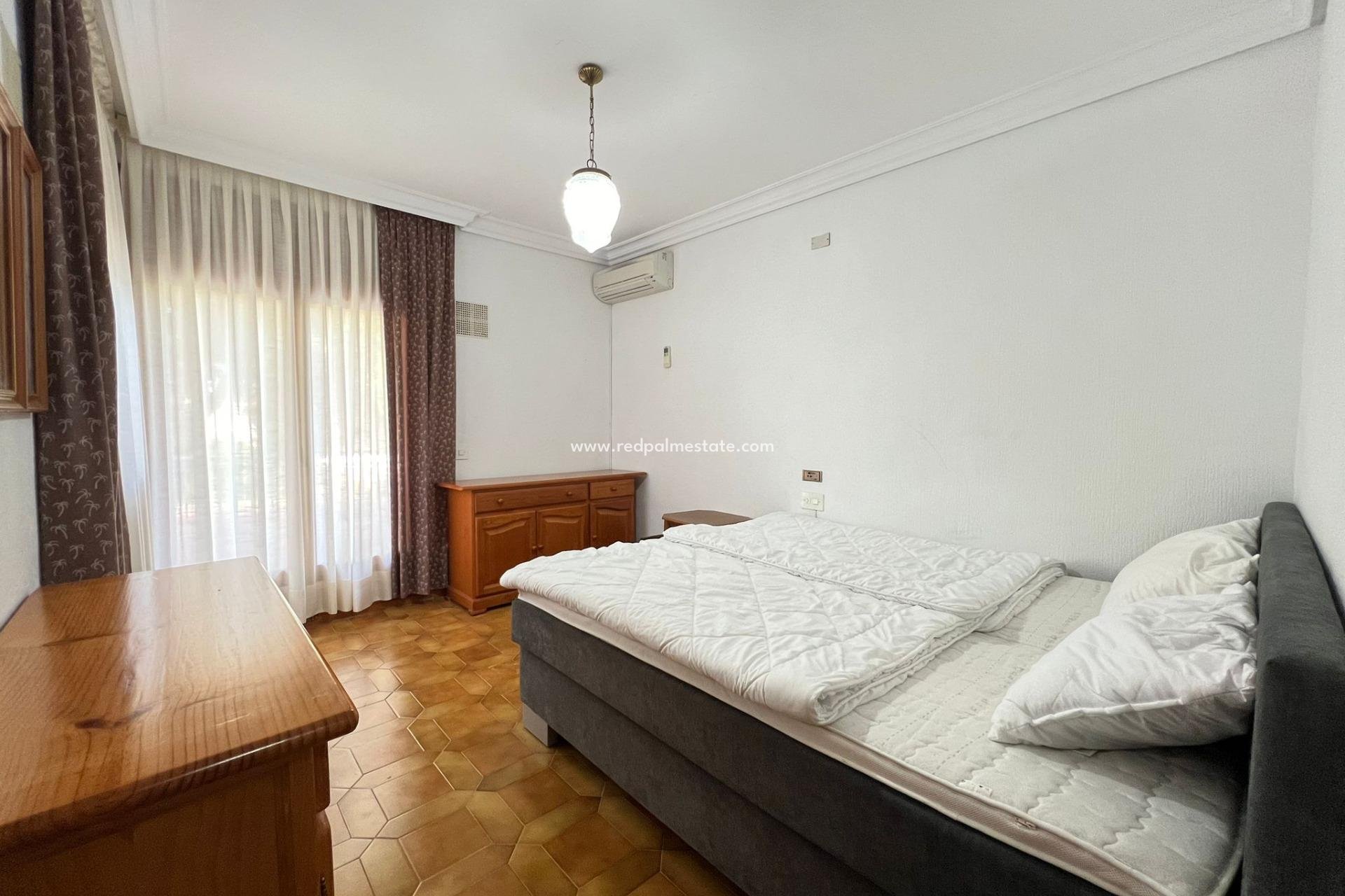 Videresalg - Villa -
Orihuela Costa - Campoamor