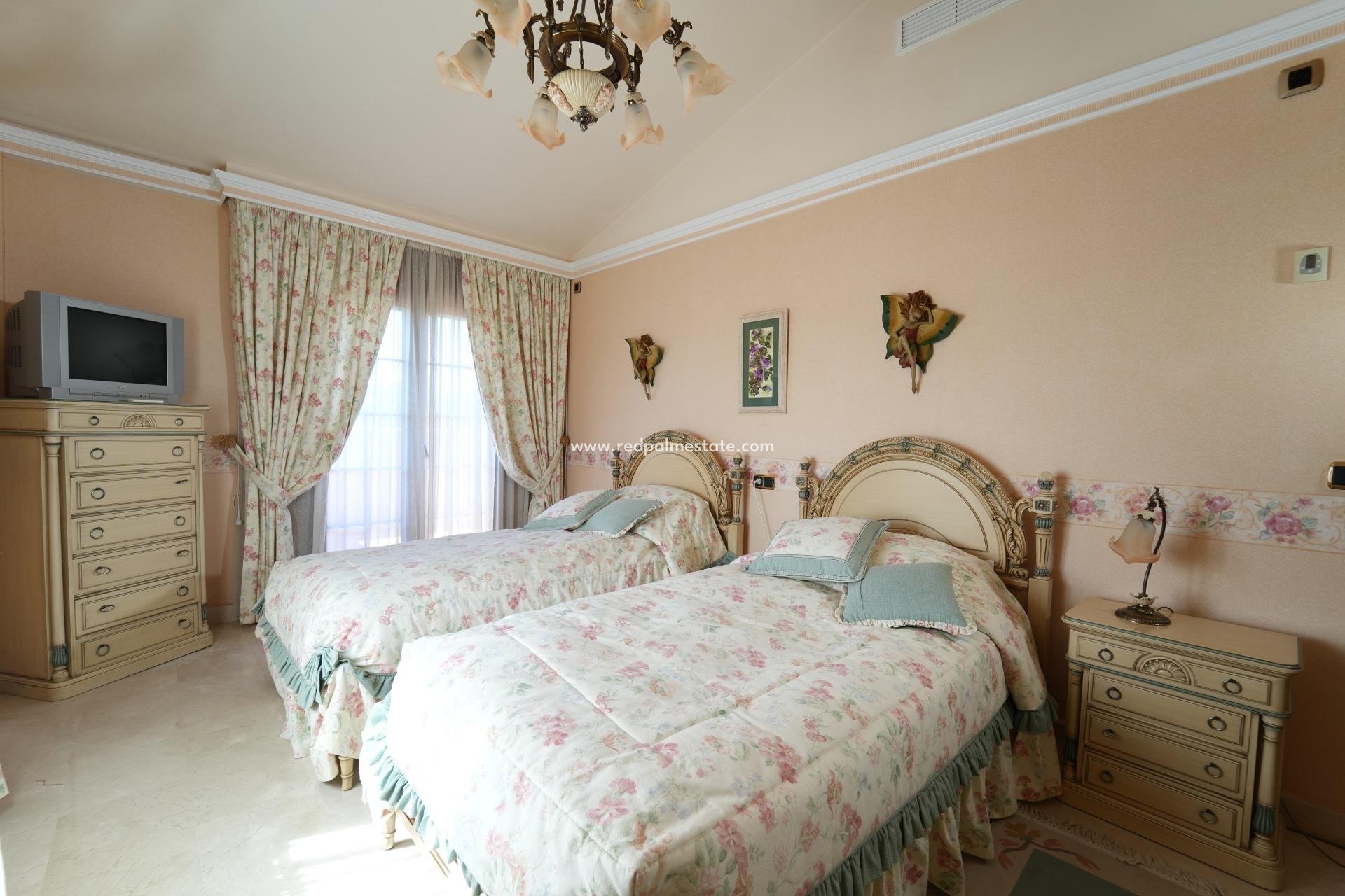 Videresalg - Villa -
Orihuela Costa - Campoamor