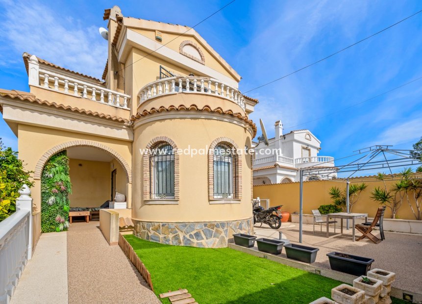 Videresalg - Villa -
Orihuela Costa - Castillo de Don Juan