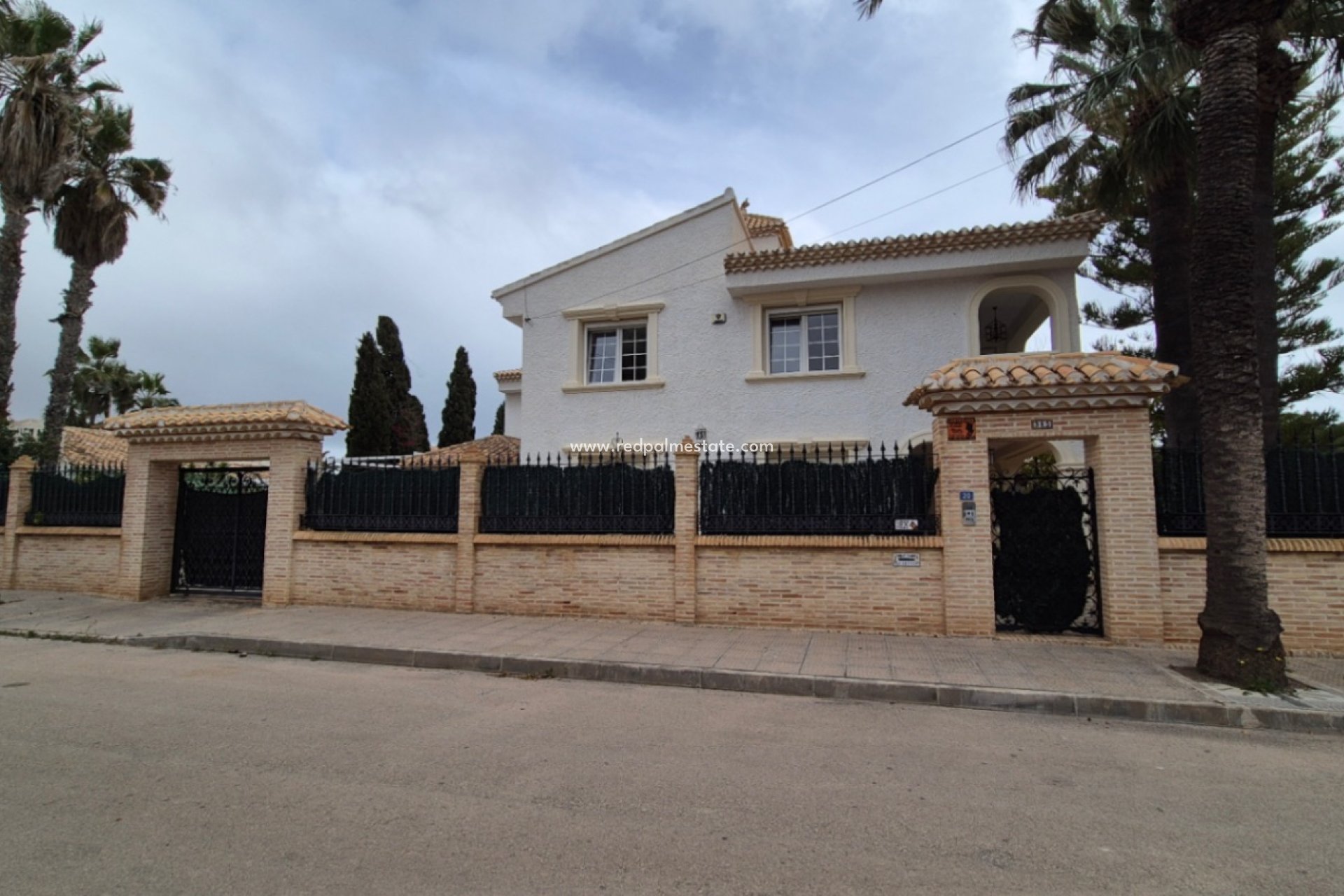 Videresalg - Villa -
Orihuela Costa - Inland