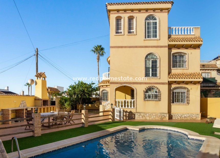 Videresalg - Villa -
Orihuela Costa - La Florida