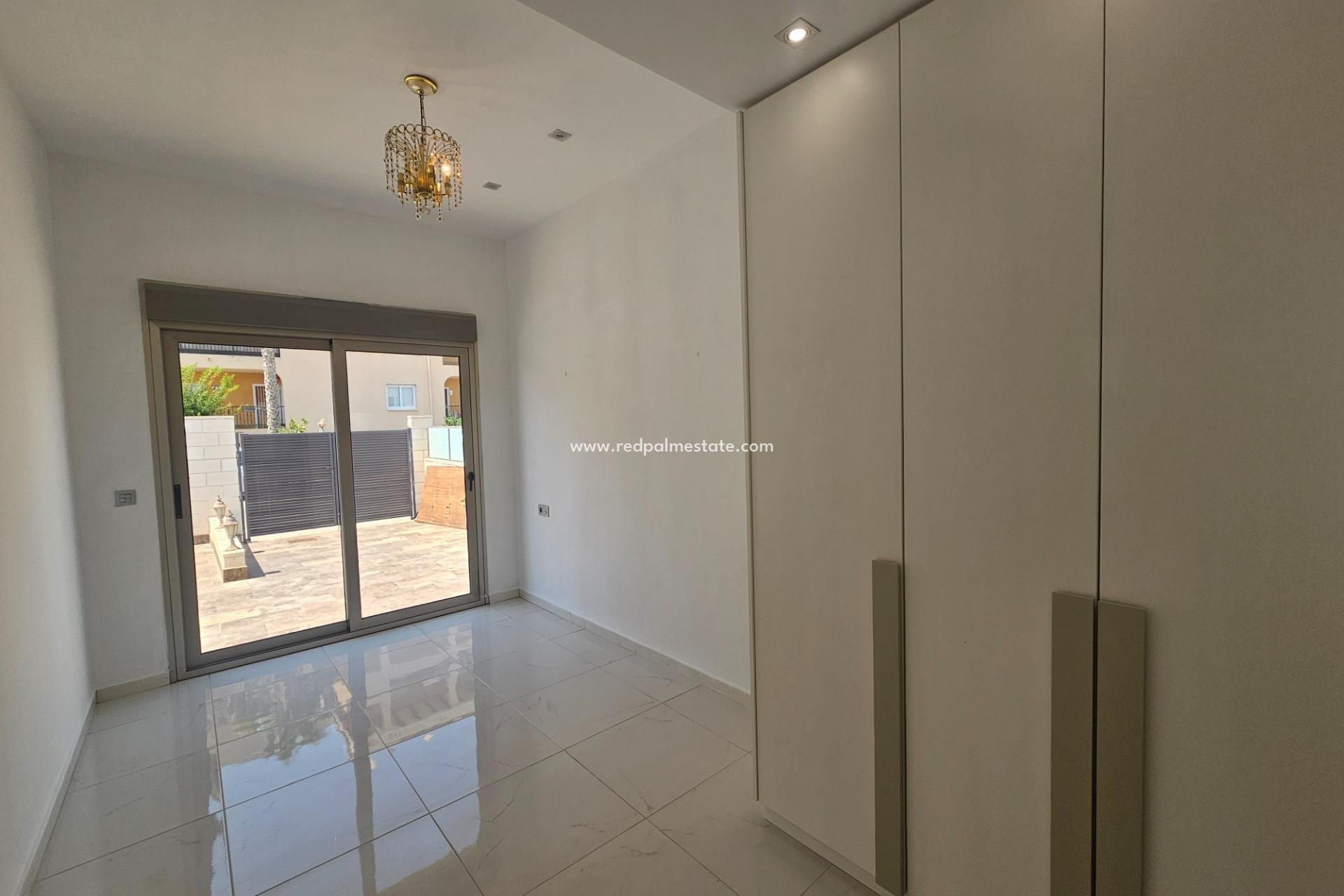 Videresalg - Villa -
Orihuela Costa - La Matanza