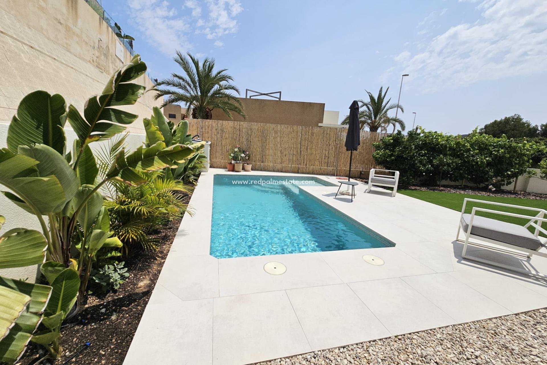 Videresalg - Villa -
Orihuela Costa - La Regia