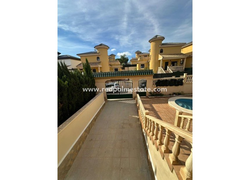 Videresalg - Villa -
Orihuela Costa - La Regia