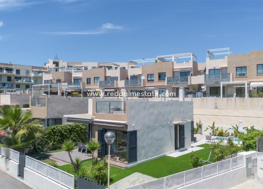 Videresalg - Villa -
Orihuela Costa - La Zenia