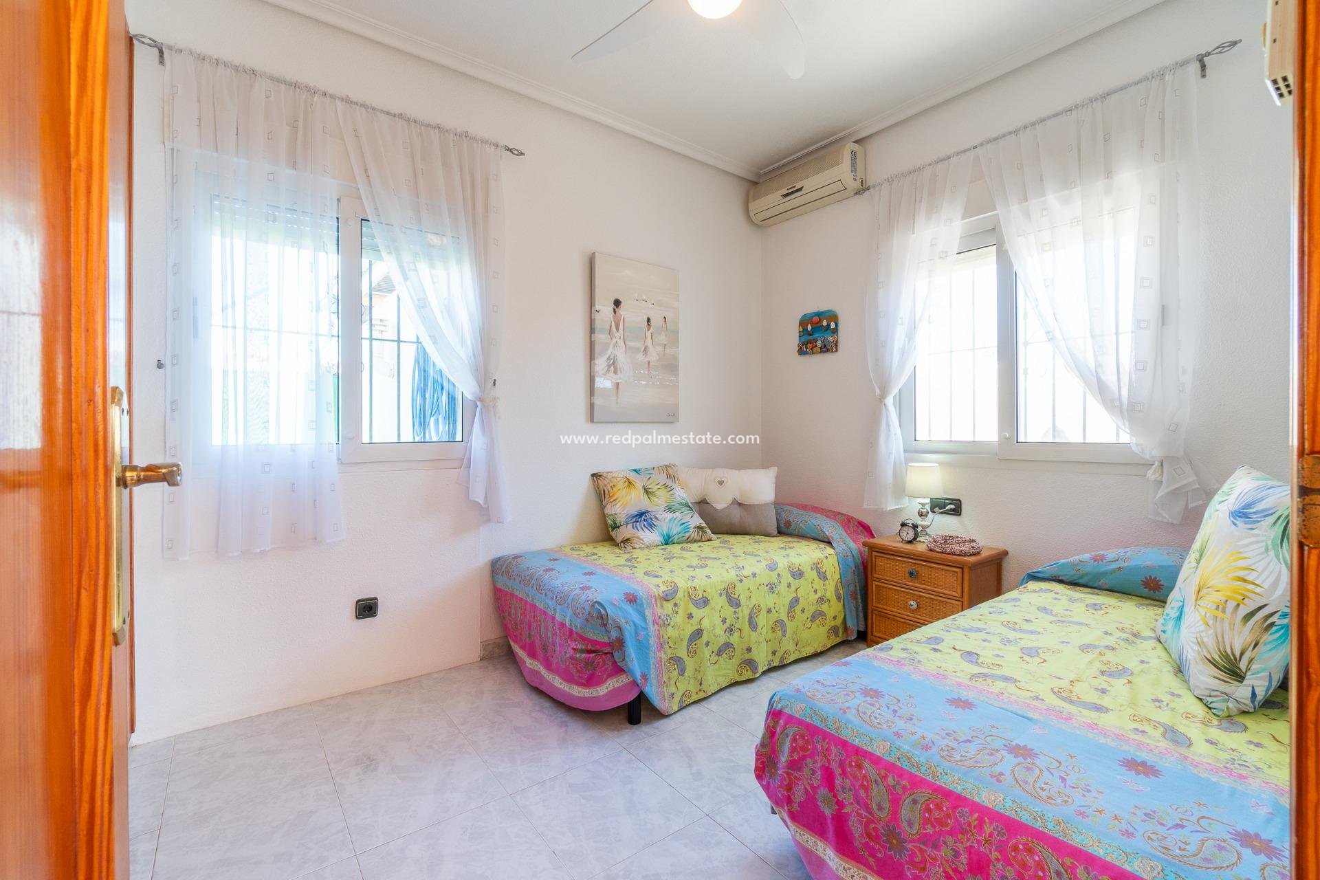 Videresalg - Villa -
Orihuela Costa - La Zenia