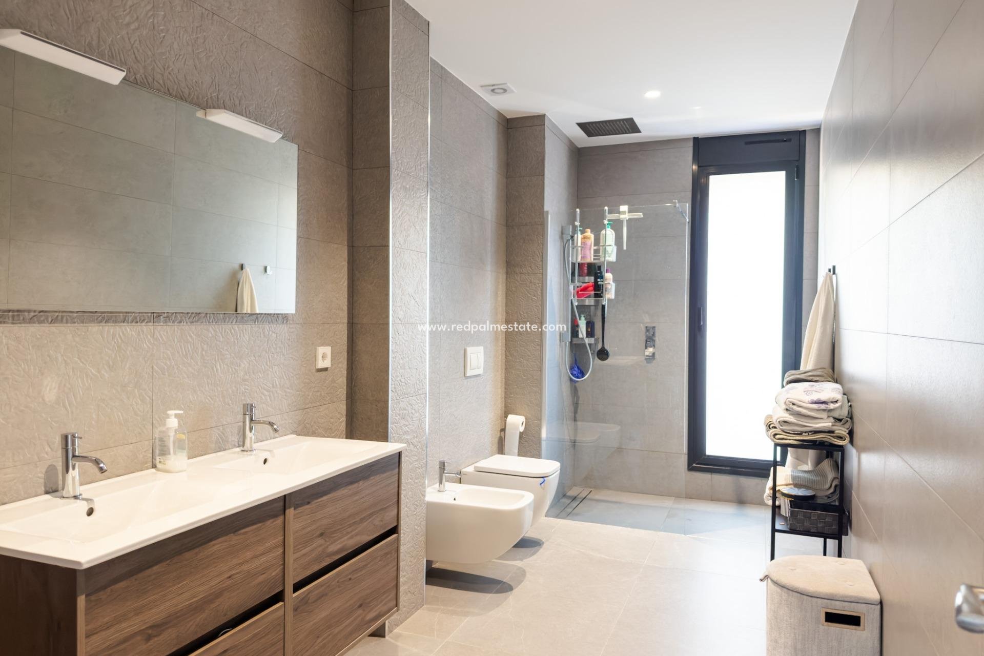 Videresalg - Villa -
Orihuela Costa - Las Colinas Golf