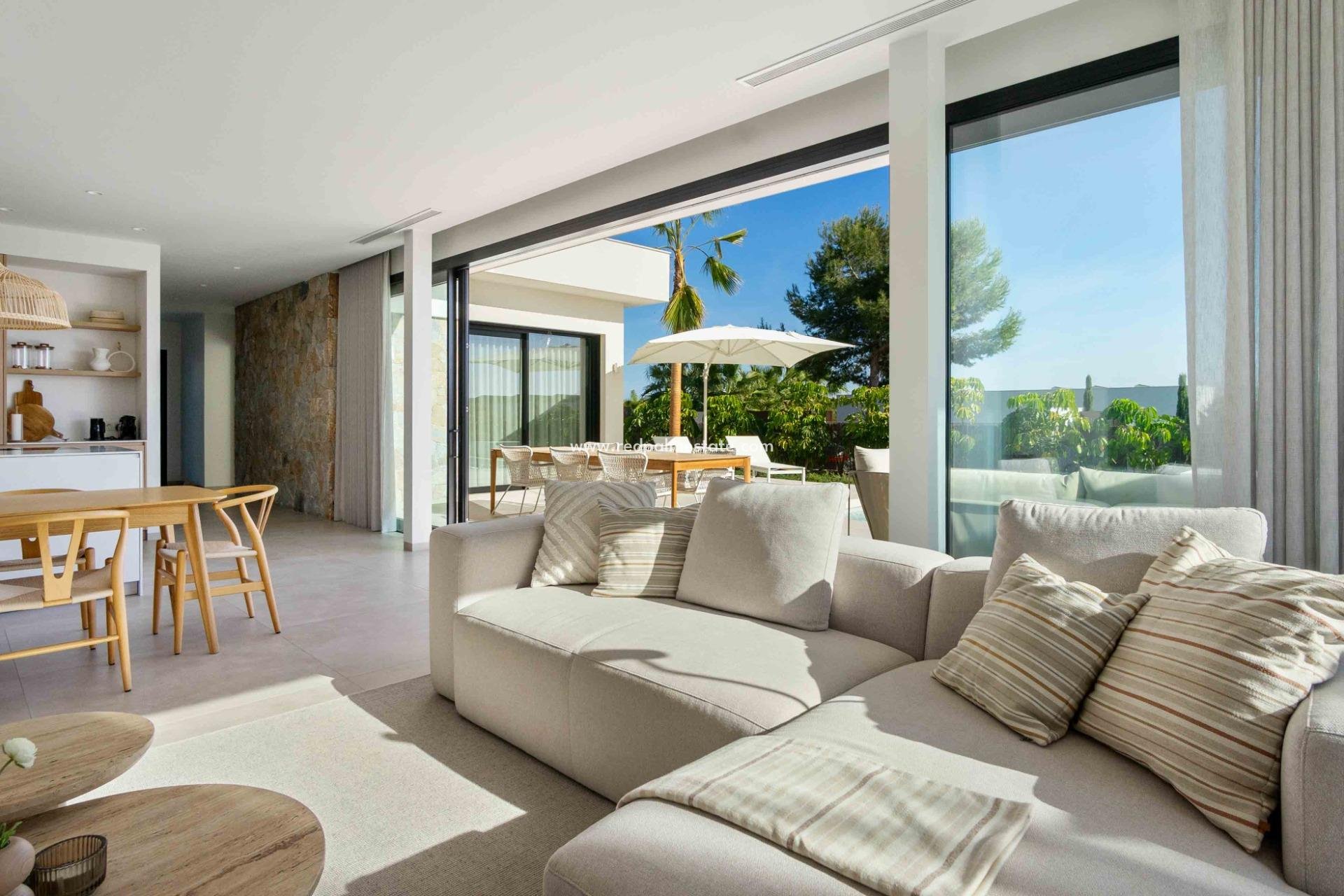 Videresalg - Villa -
Orihuela Costa - Las Colinas Golf