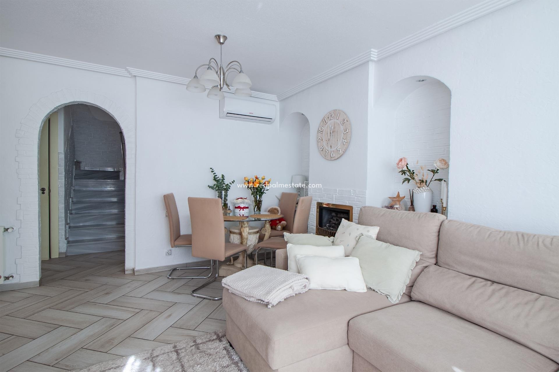 Videresalg - Villa -
Orihuela Costa - Los Almendros-la Florida