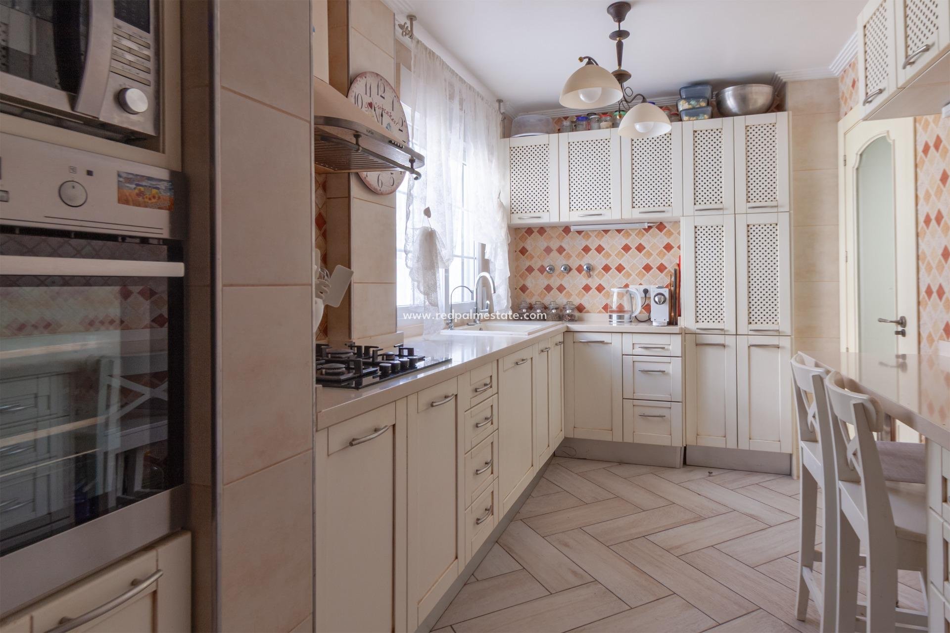 Videresalg - Villa -
Orihuela Costa - Los Almendros-la Florida