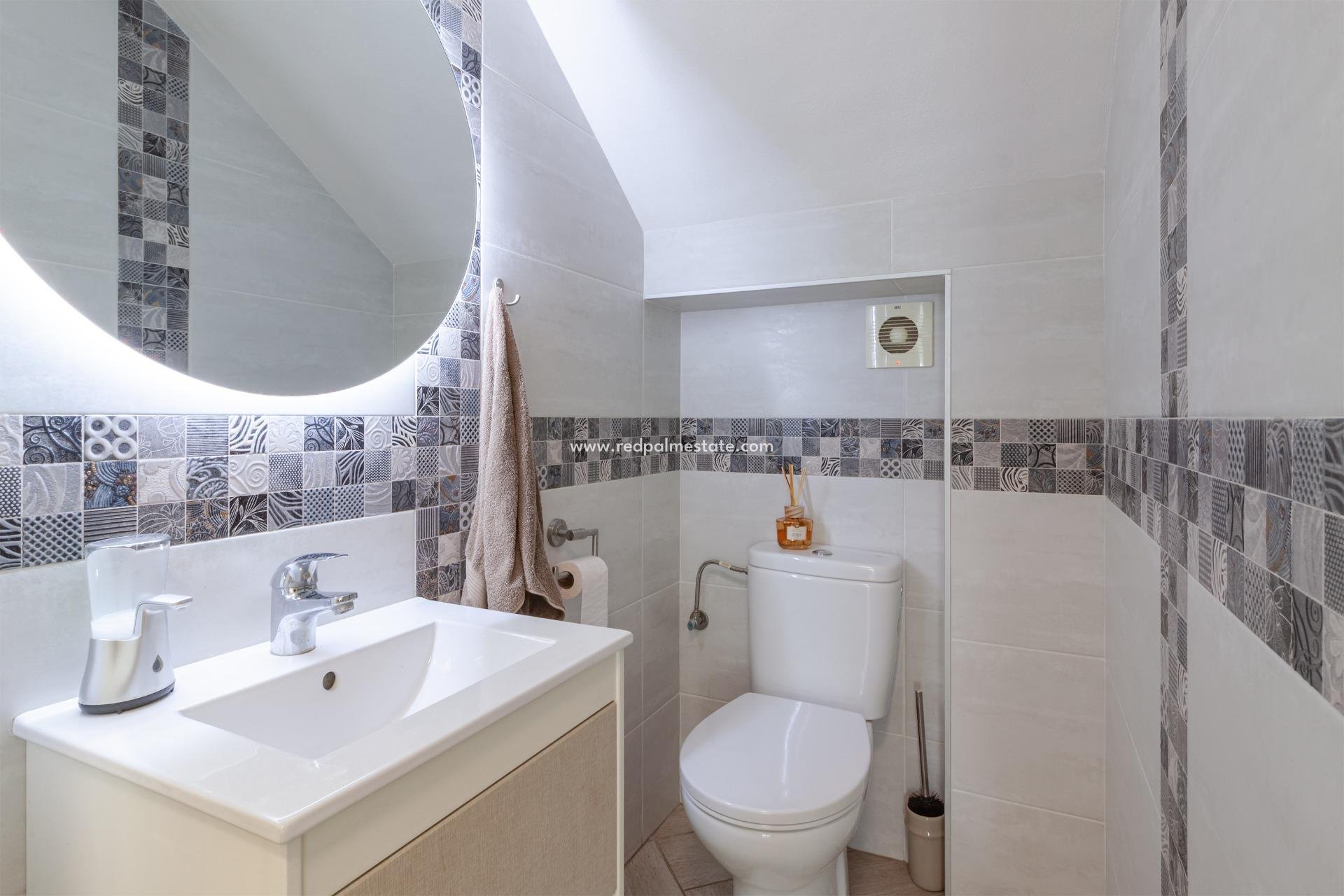 Videresalg - Villa -
Orihuela Costa - Los Almendros-la Florida