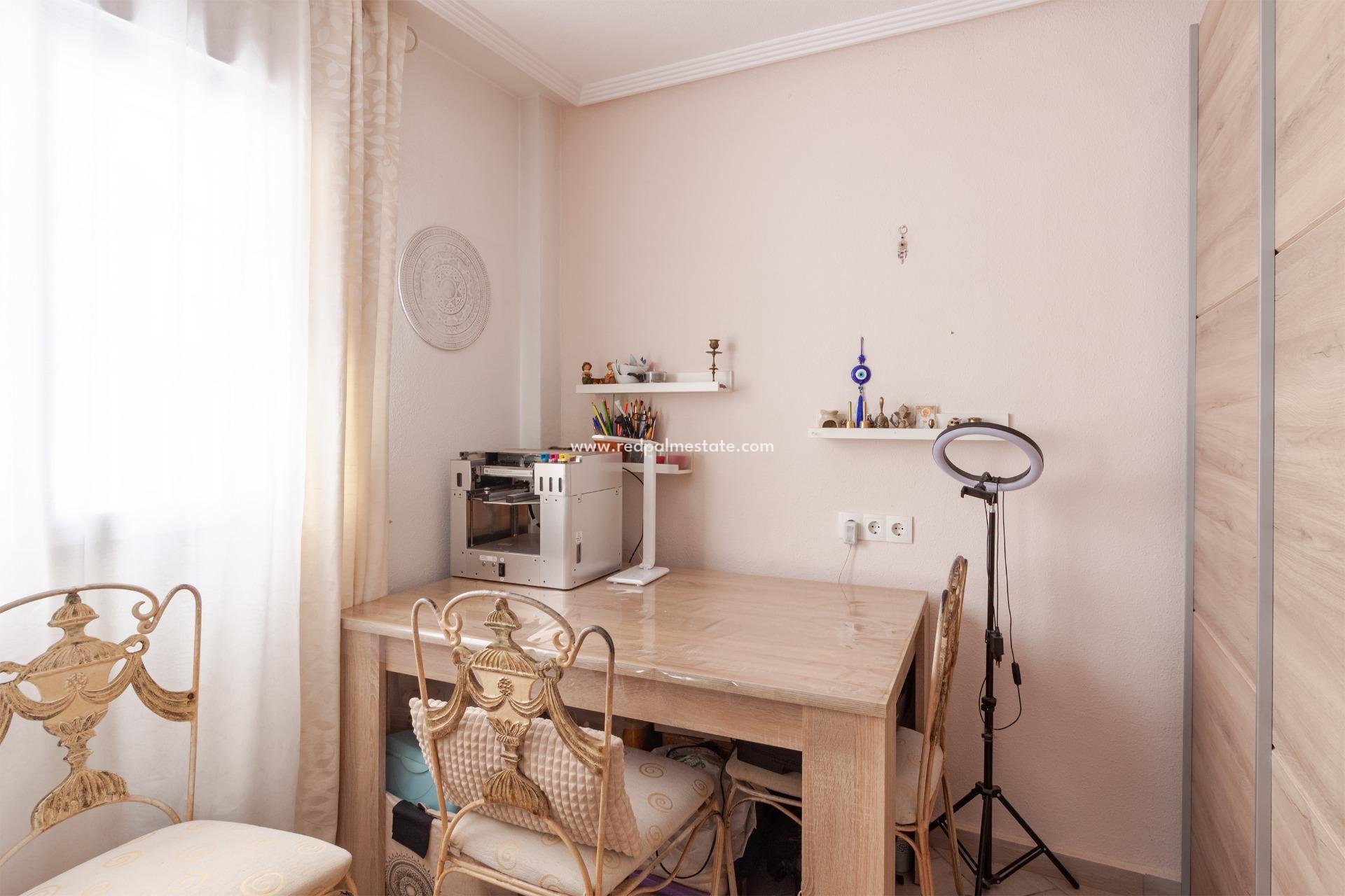 Videresalg - Villa -
Orihuela Costa - Los Almendros-la Florida