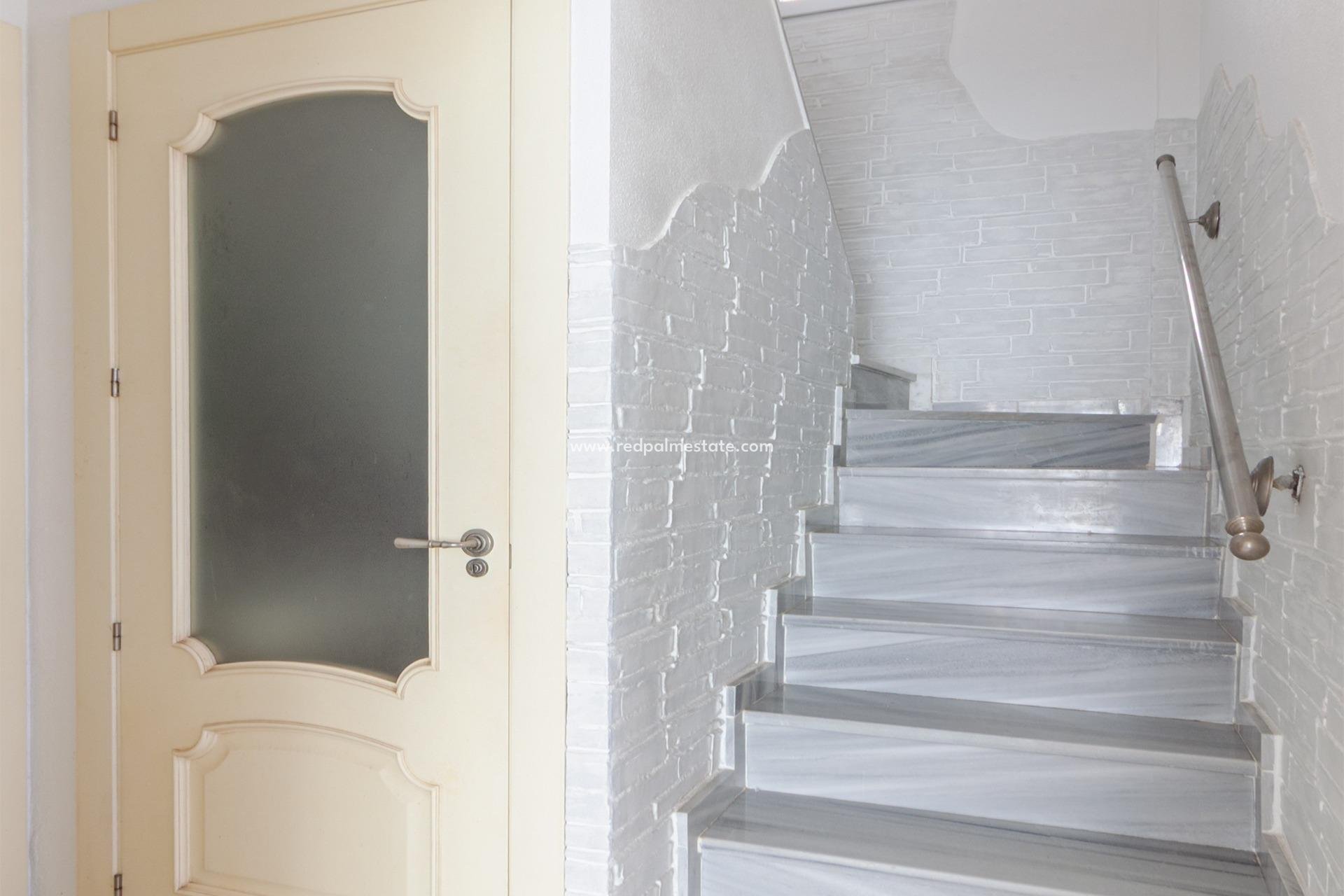 Videresalg - Villa -
Orihuela Costa - Los Almendros-la Florida