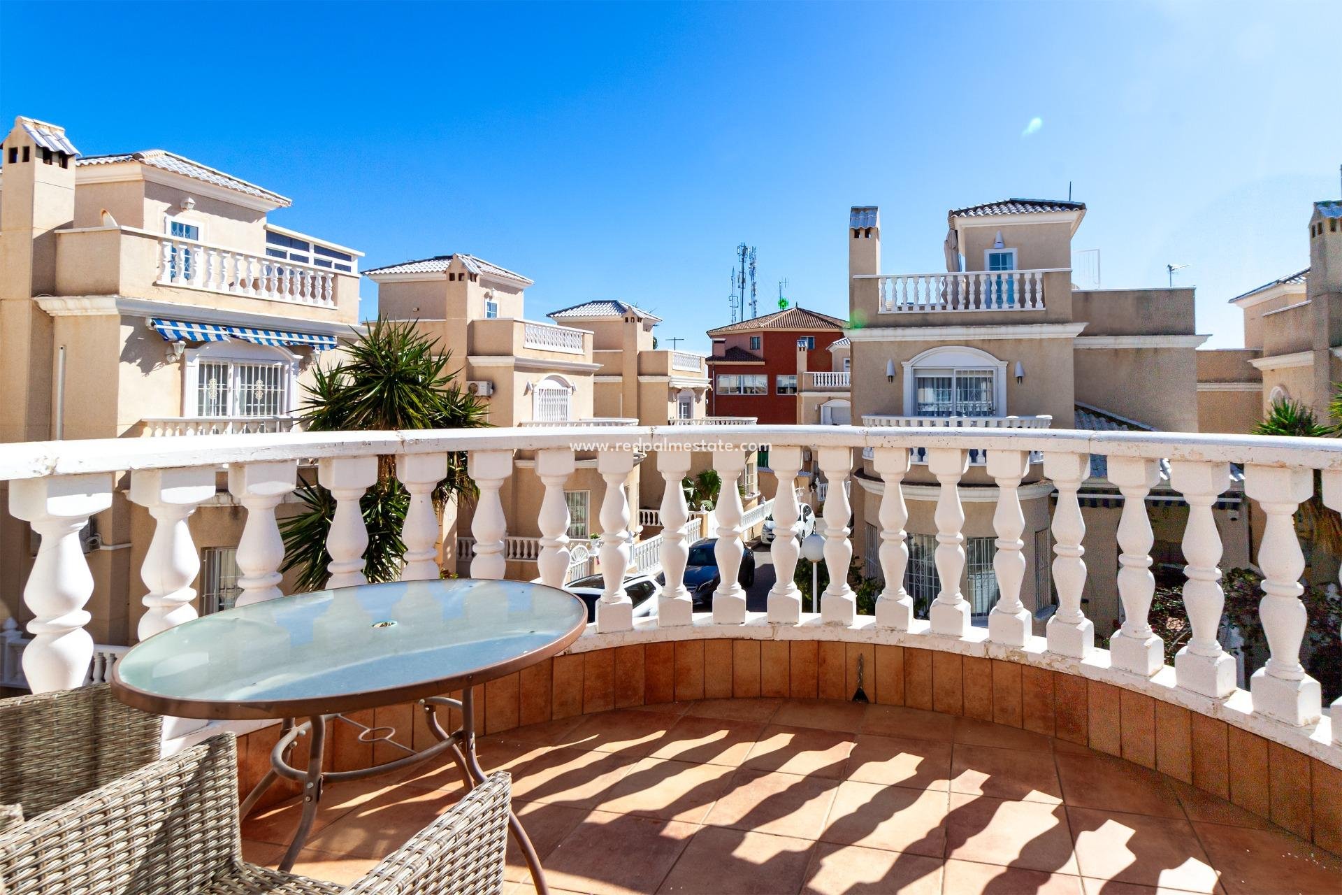 Videresalg - Villa -
Orihuela Costa - Los Almendros-la Florida