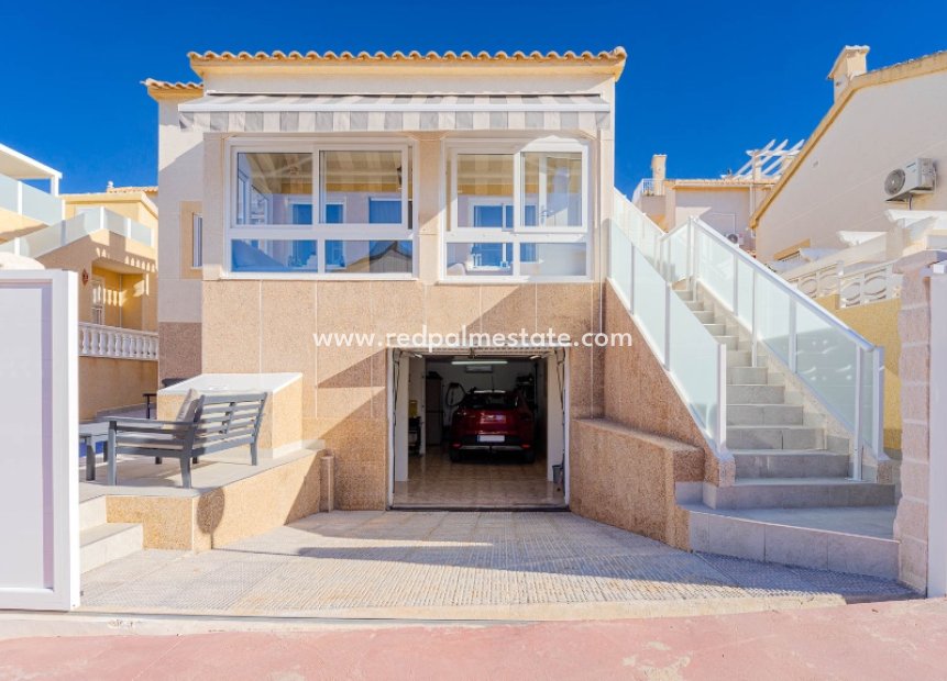 Videresalg - Villa -
Orihuela Costa - Los Altos