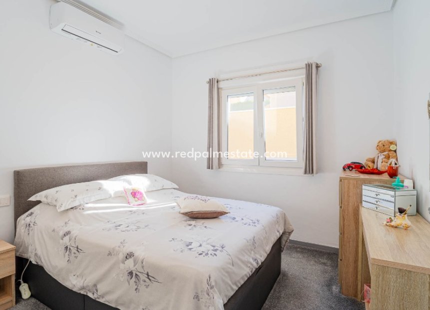 Videresalg - Villa -
Orihuela Costa - Los Altos