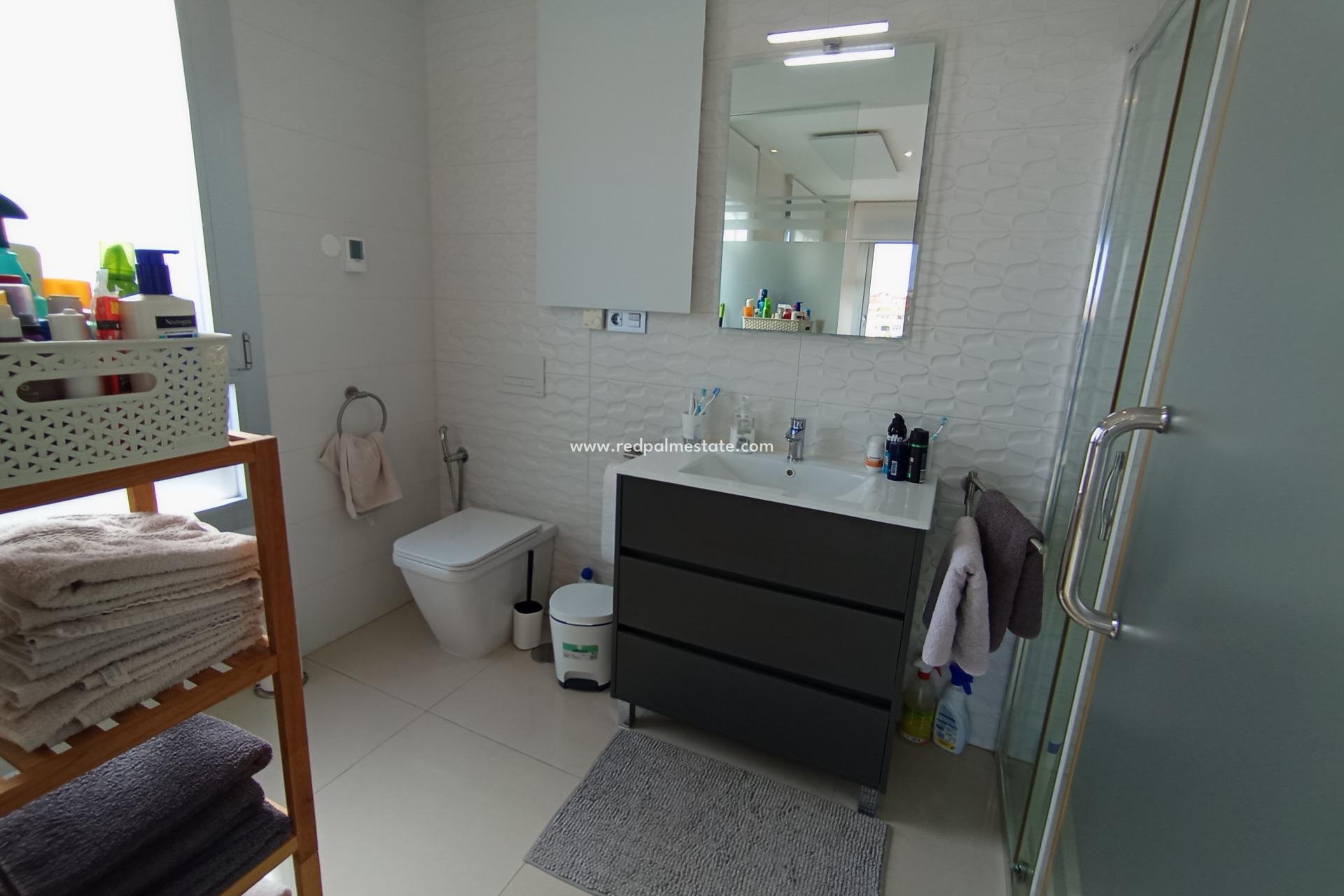 Videresalg - Villa -
Orihuela Costa - Orihuela Ciudad