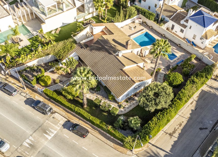 Videresalg - Villa -
Orihuela Costa - Orihuela