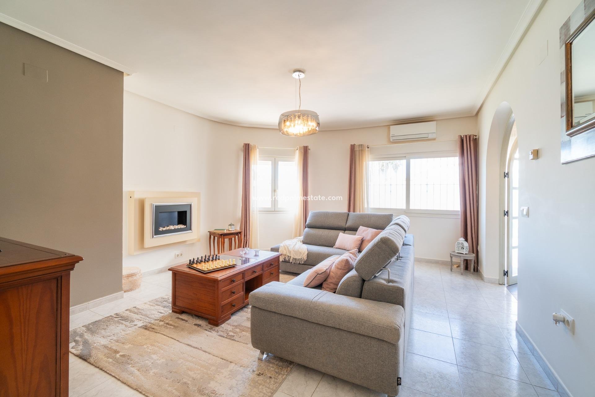 Videresalg - Villa -
Orihuela Costa - Playa Flamenca