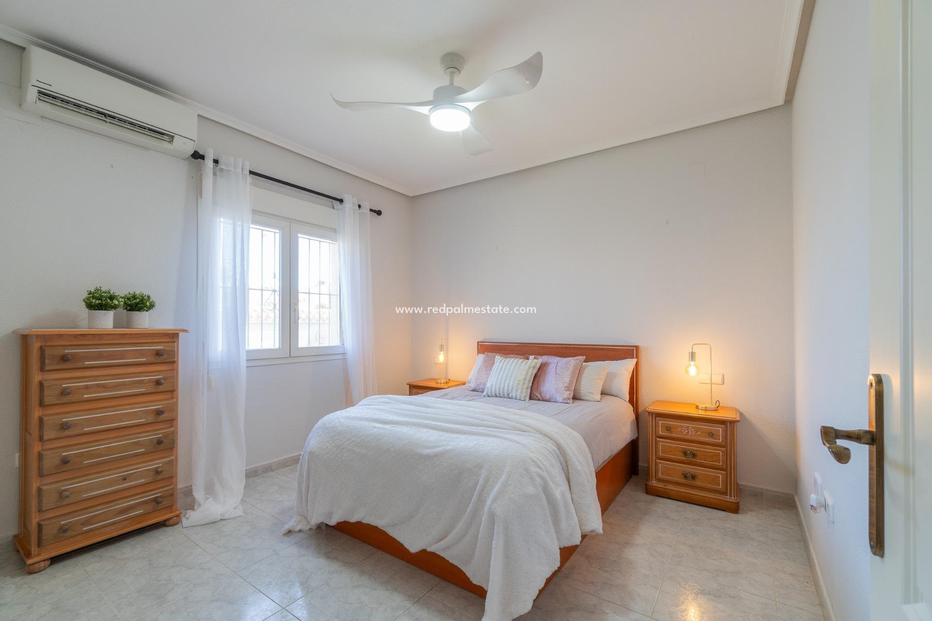 Videresalg - Villa -
Orihuela Costa - Playa Flamenca