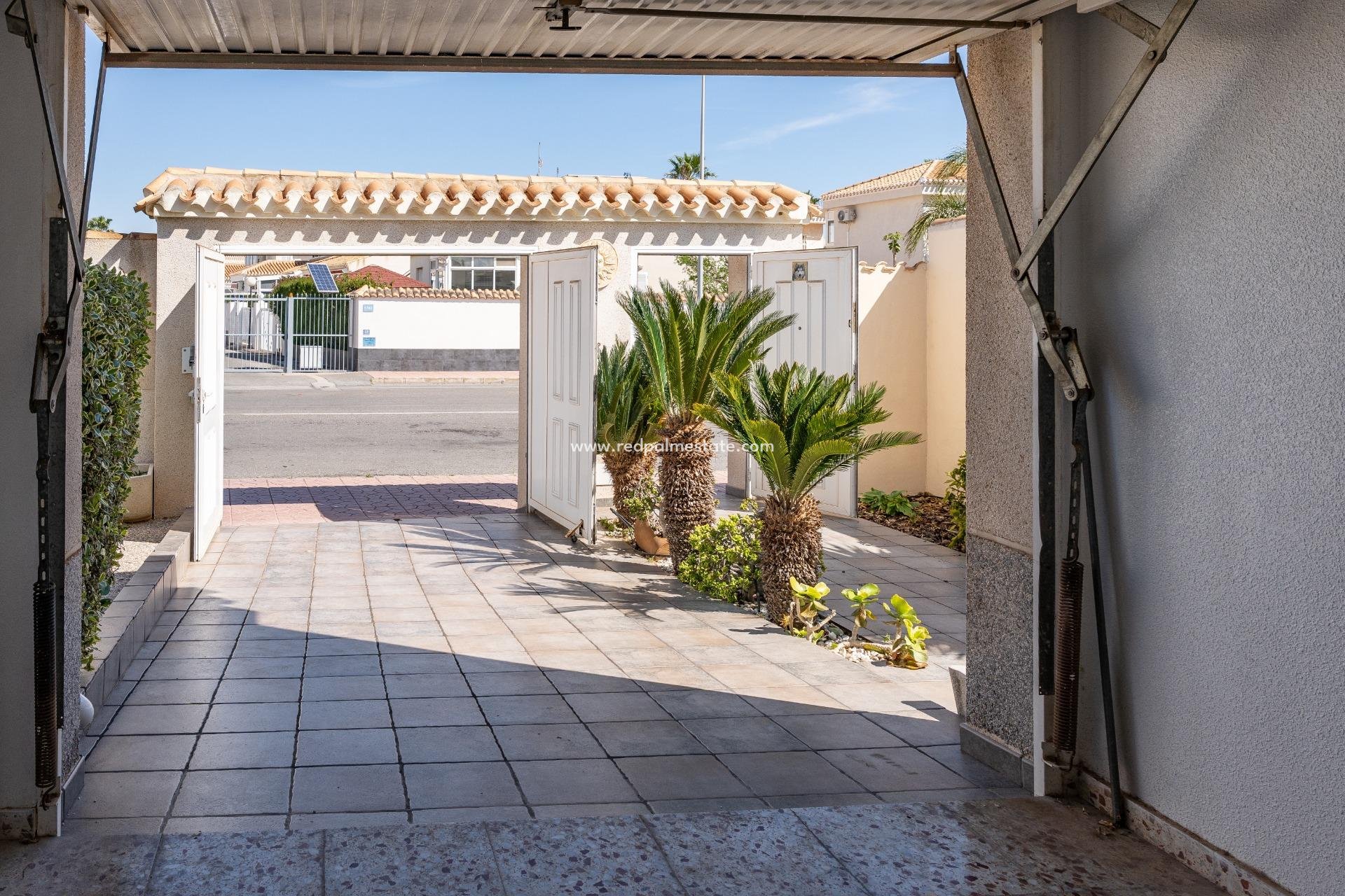 Videresalg - Villa -
Orihuela Costa - Playa Flamenca