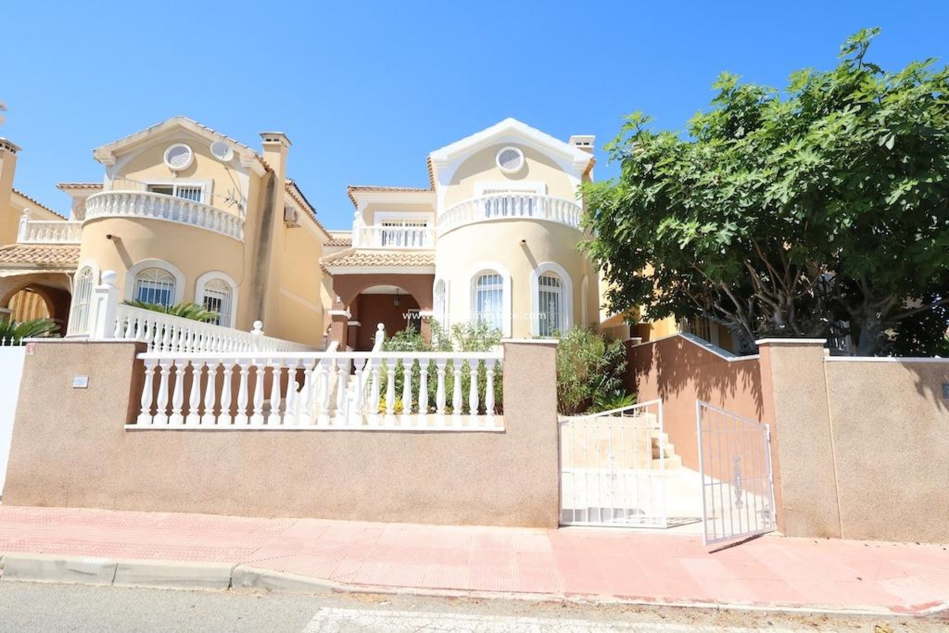 Videresalg - Villa -
Orihuela Costa