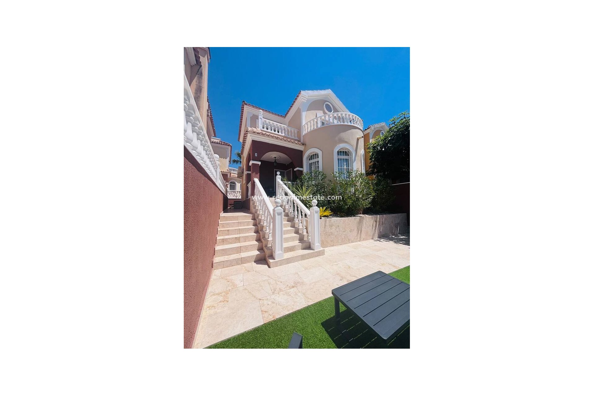 Videresalg - Villa -
Orihuela Costa