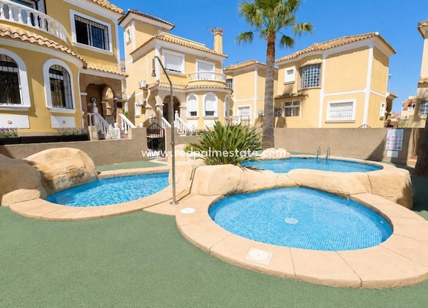 Videresalg - Villa -
Orihuela Costa