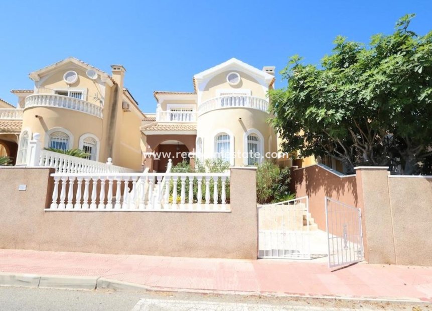 Videresalg - Villa -
Orihuela Costa