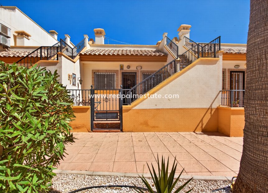 Videresalg - Villa -
Orihuela Costa