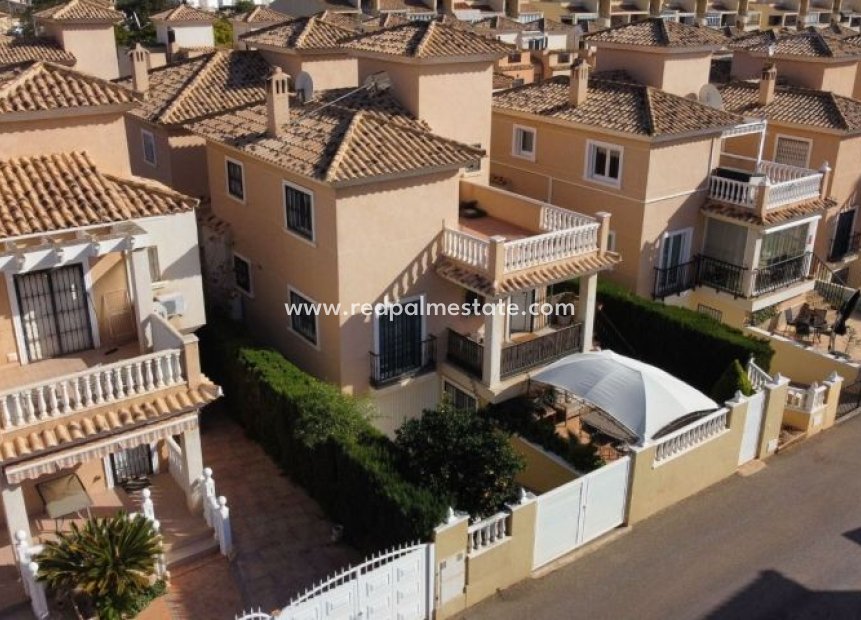 Videresalg - Villa -
Orihuela Costa