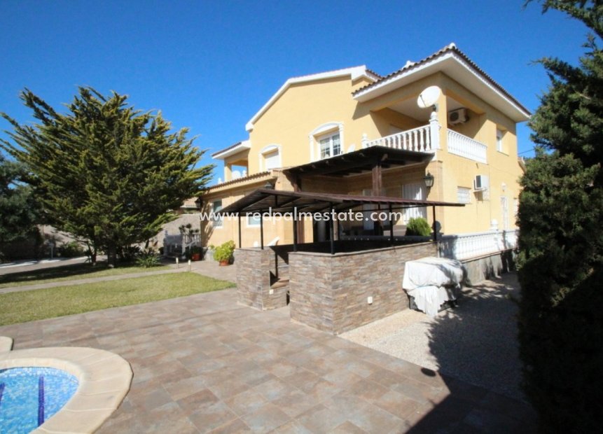 Videresalg - Villa -
Orihuela Costa