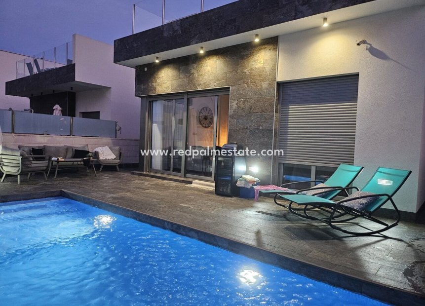 Videresalg - Villa -
Orihuela Costa