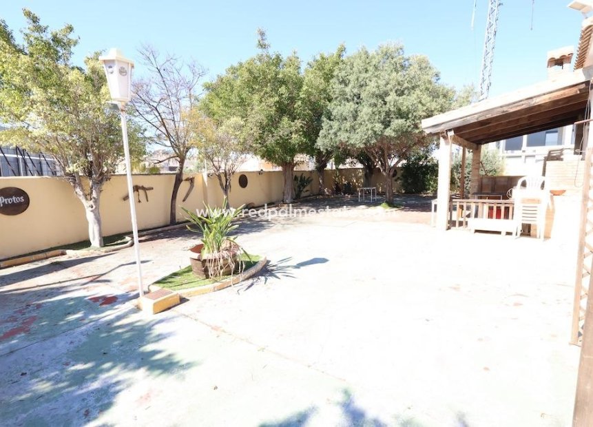 Videresalg - Villa -
Orihuela Costa