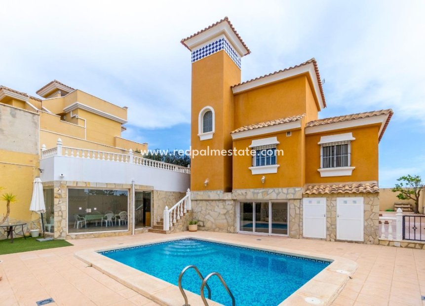 Videresalg - Villa -
Orihuela Costa