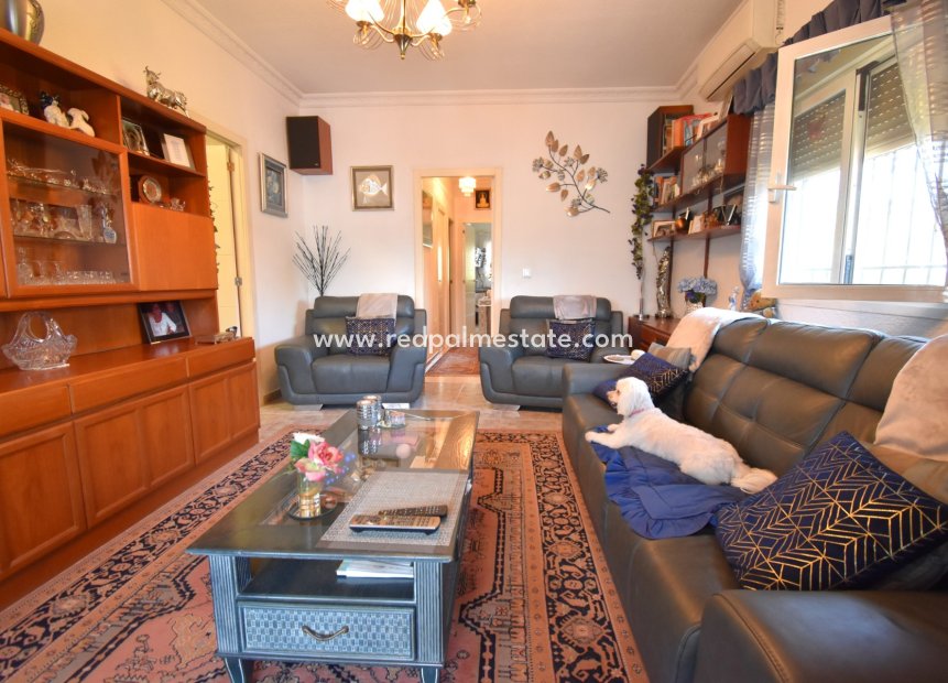 Videresalg - Villa -
Orihuela Costa