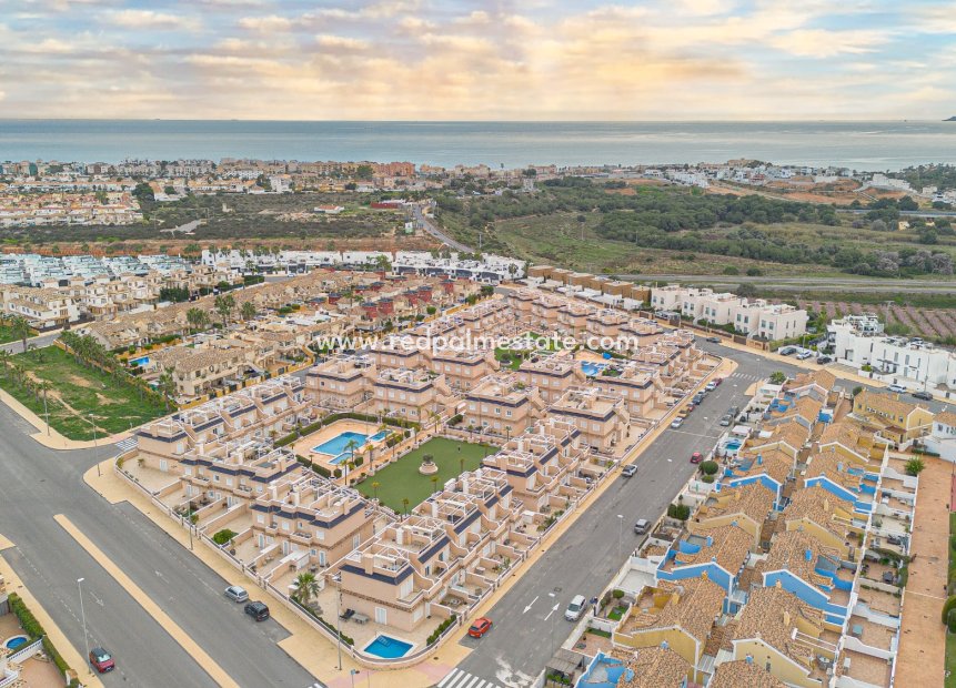 Videresalg - Villa -
Orihuela Costa