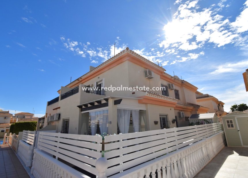 Videresalg - Villa -
Orihuela Costa