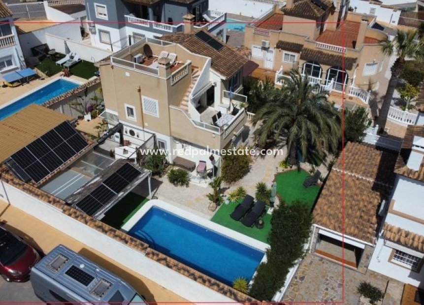 Videresalg - Villa -
Orihuela Costa