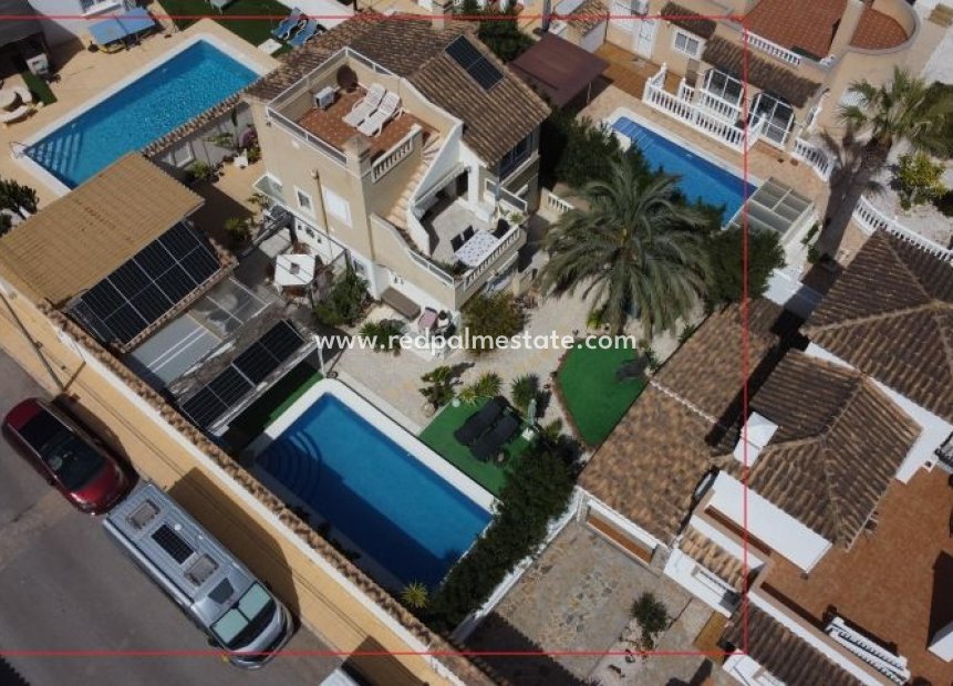 Videresalg - Villa -
Orihuela Costa